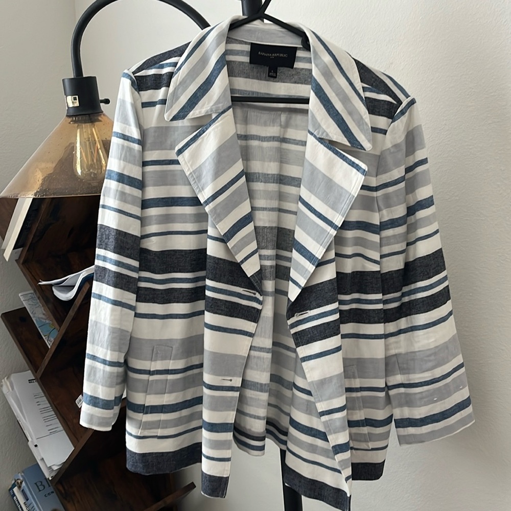 Banana Republic linen blazer with Navy stripes.